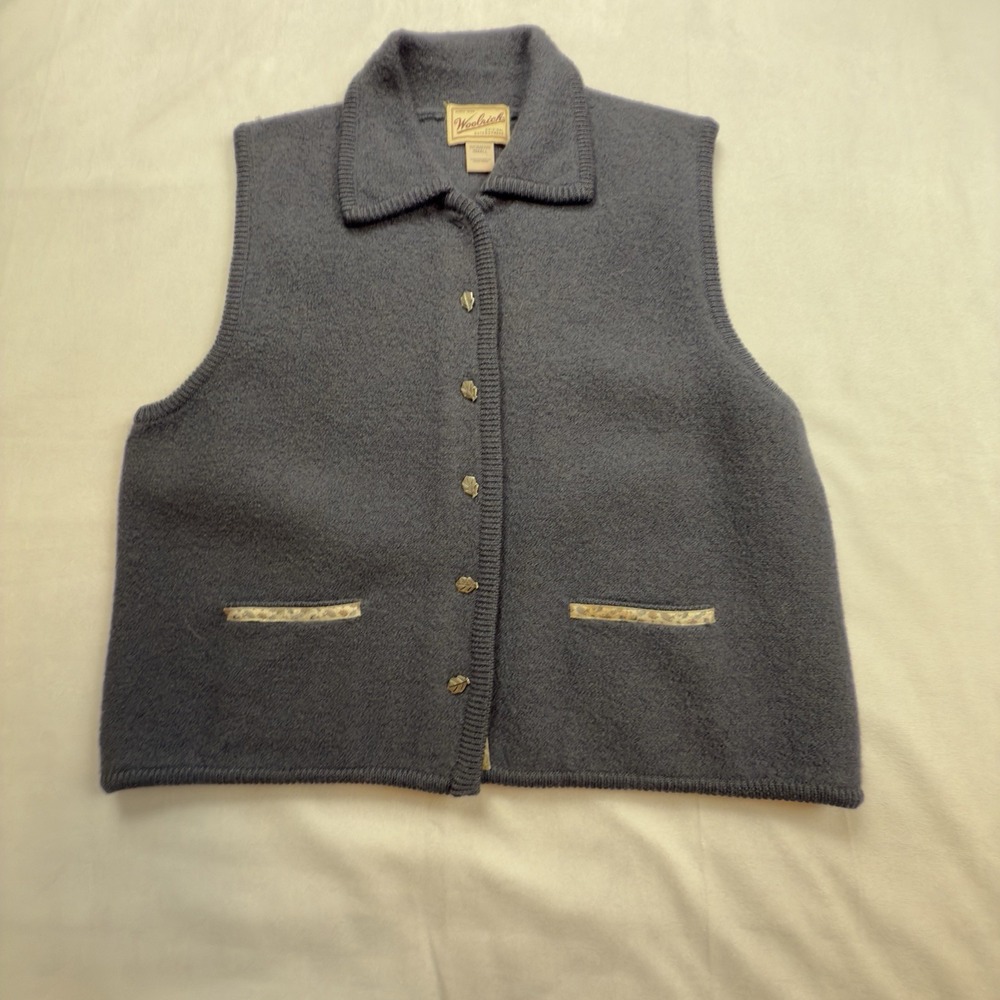Woolrich Women's Vest Size Small Smoked Pearl 100%‎ Wool Maple Leaf Buttons EUC